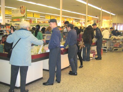 Supermarket bag packing